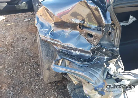 2018 Tesla Model 3 Long Range/Performance z USA, uszkodzony, nr VIN 5YJ3E1EB2JF121338